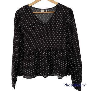 PAPER CRANE BLACK AND WHITE 100% RAYON VNECK TOP/BLOUSE WITH GATHERED PEPLUM, S